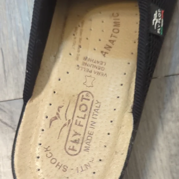 Black Slip-On Mesh Men's Shoes - Picture 8 of 8